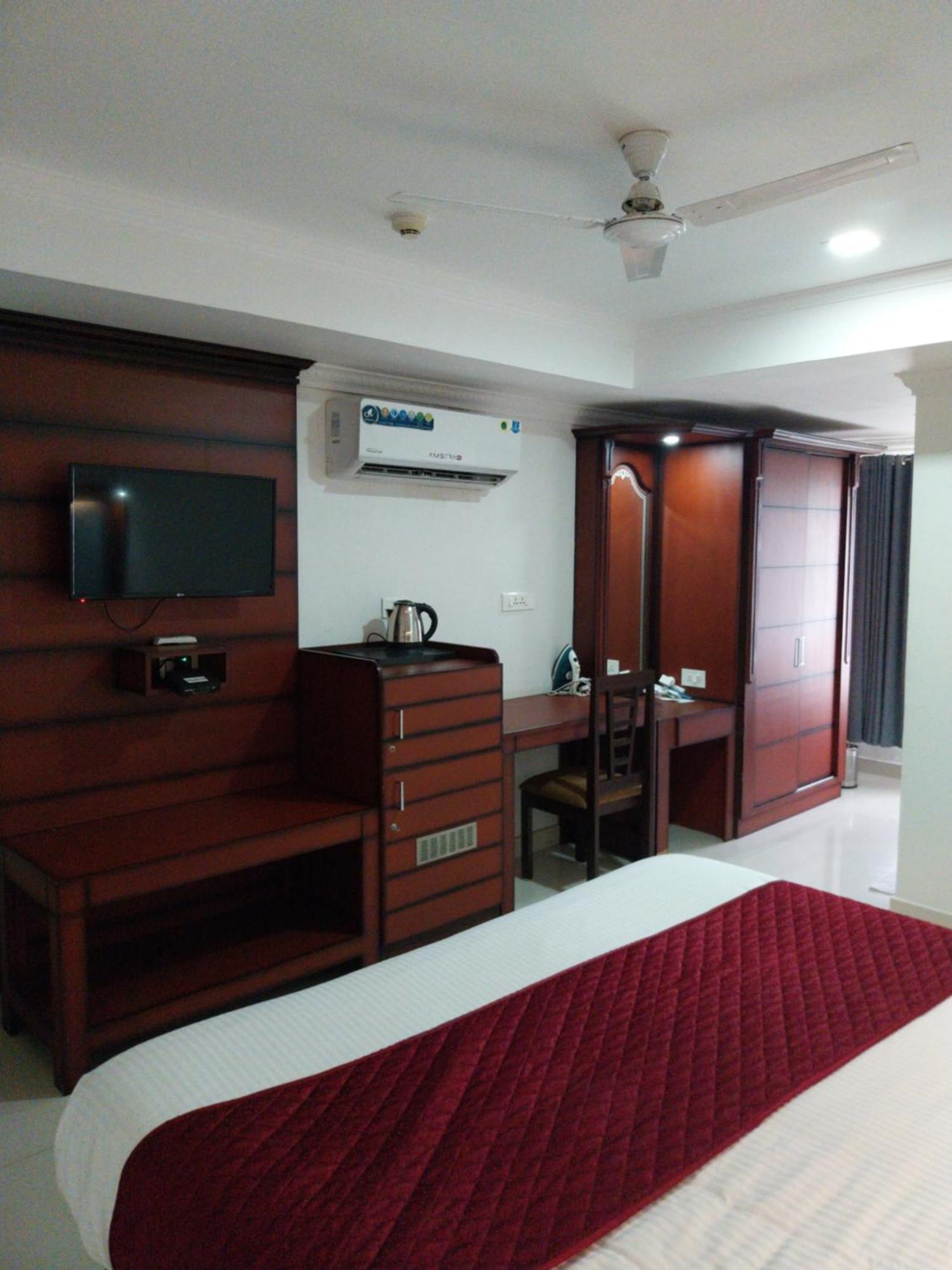Hotel Savera Park Thrissur 外观 照片