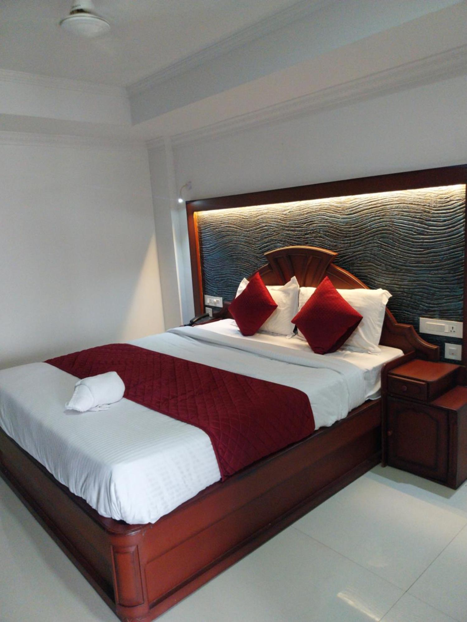 Hotel Savera Park Thrissur 外观 照片