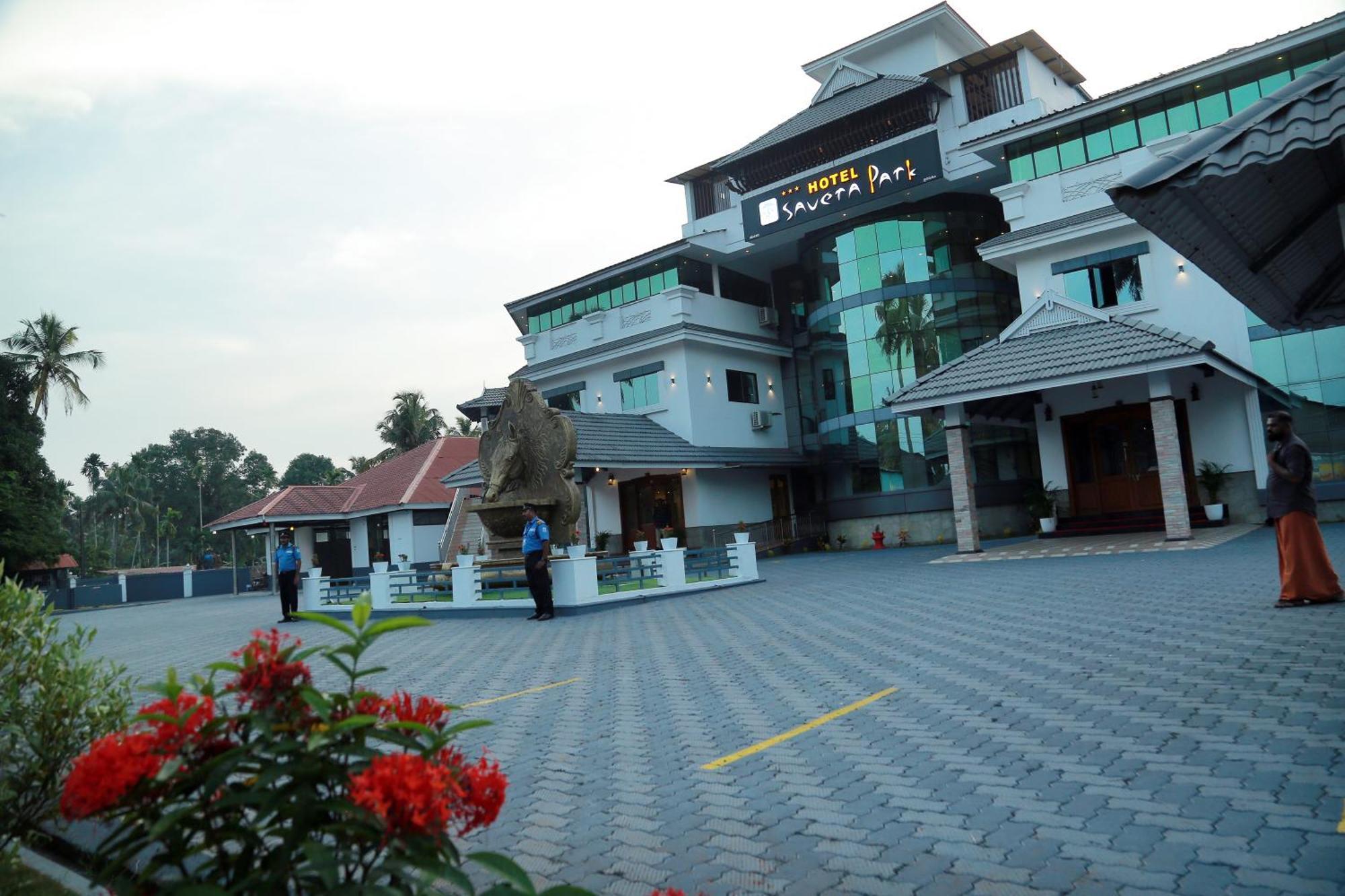 Hotel Savera Park Thrissur 外观 照片